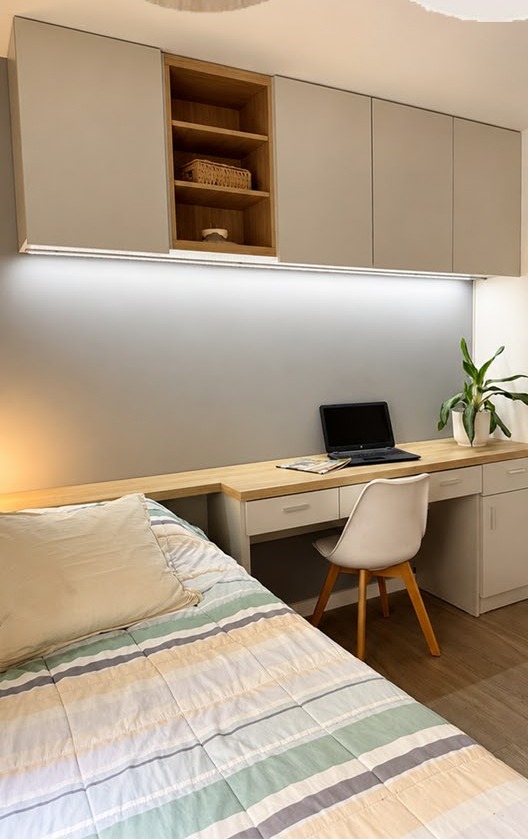 Dormitorio terminado, vista del escritorio