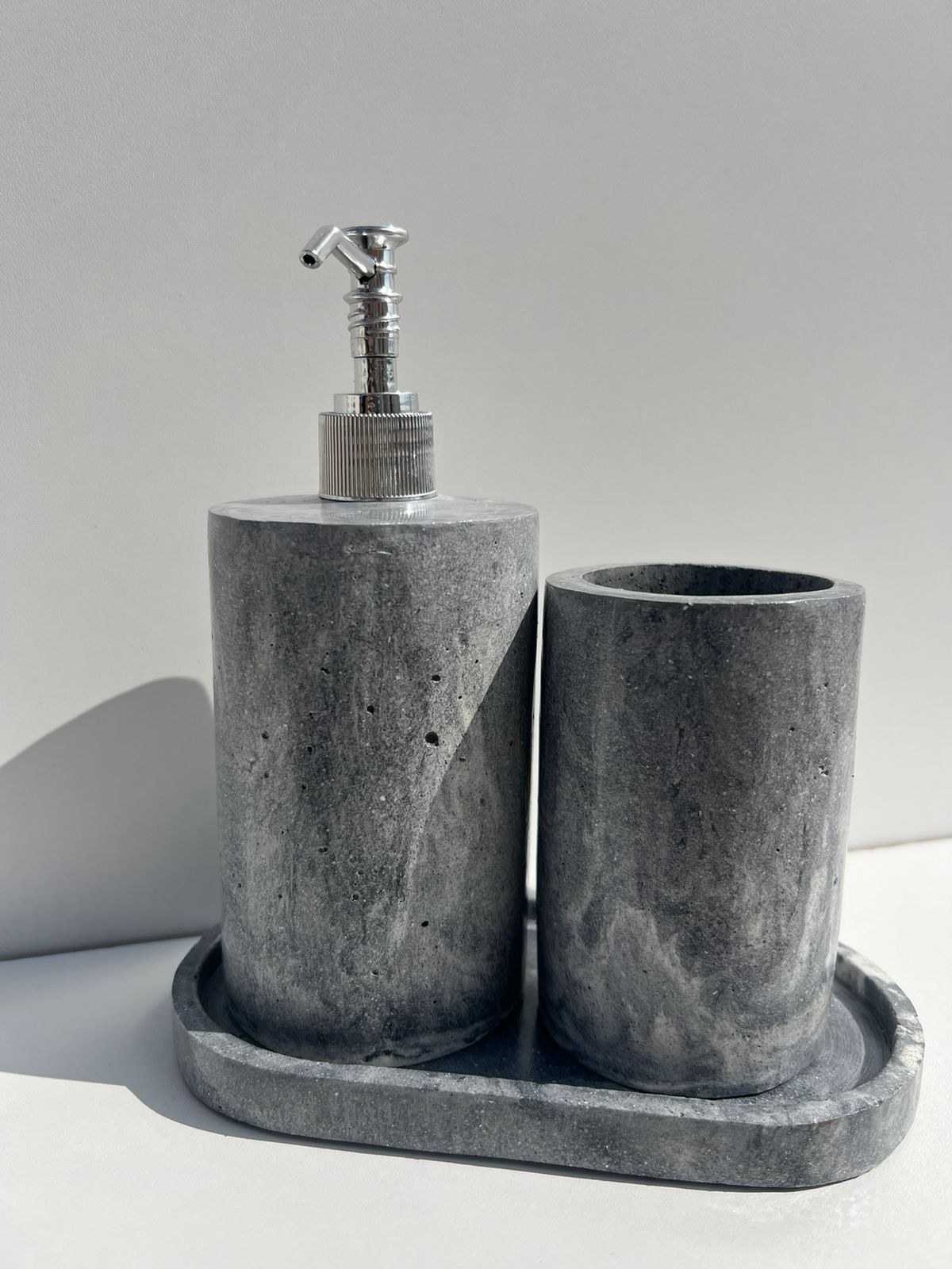 Set de baño en terrazo gris